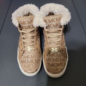 Micheal Kors big kids MK sneakers with fur Size 4